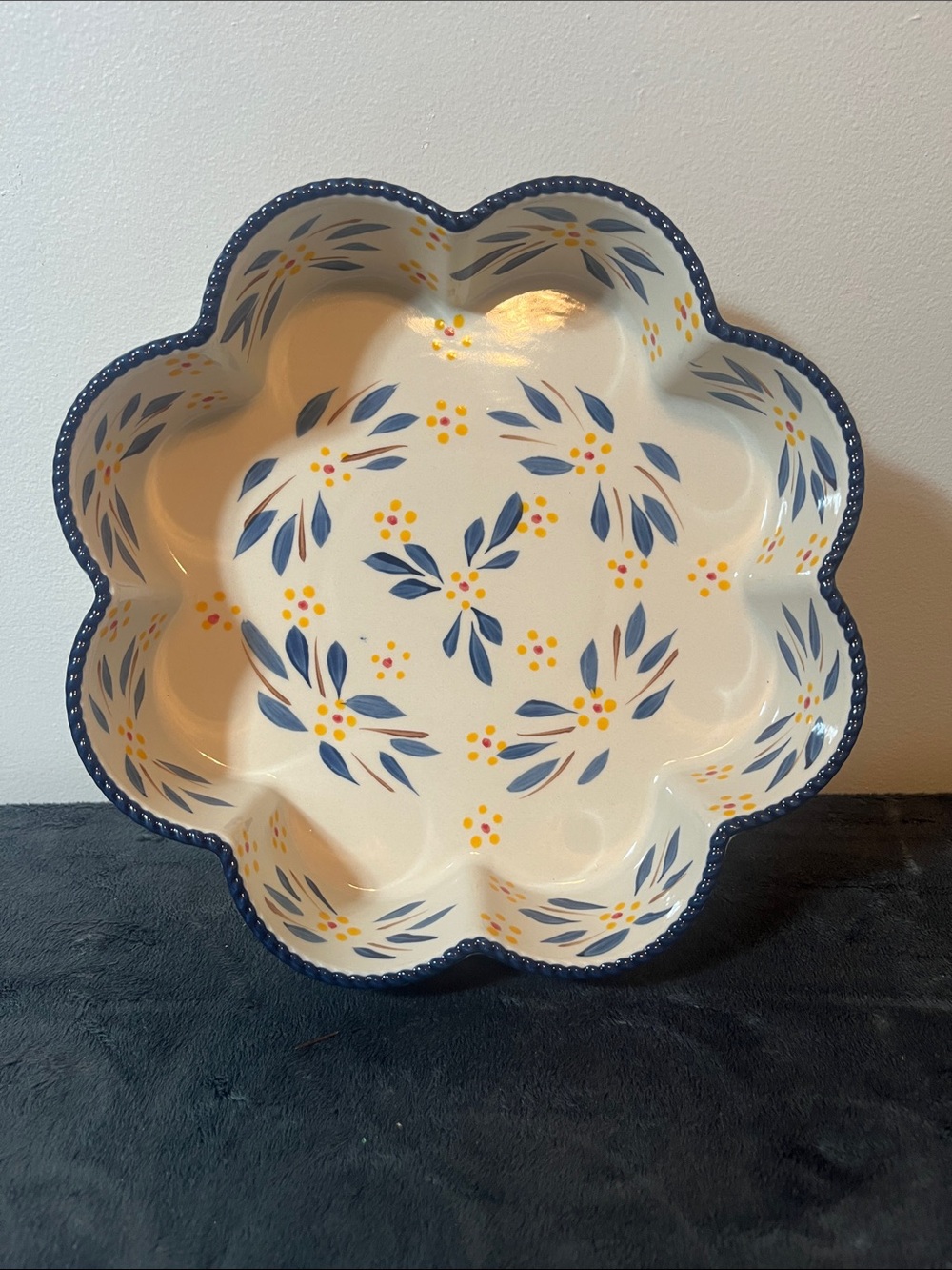 TEMP-TATIONS by Tara  Scalloped Bowl OLD WORLD dish cookware 1.5 quart